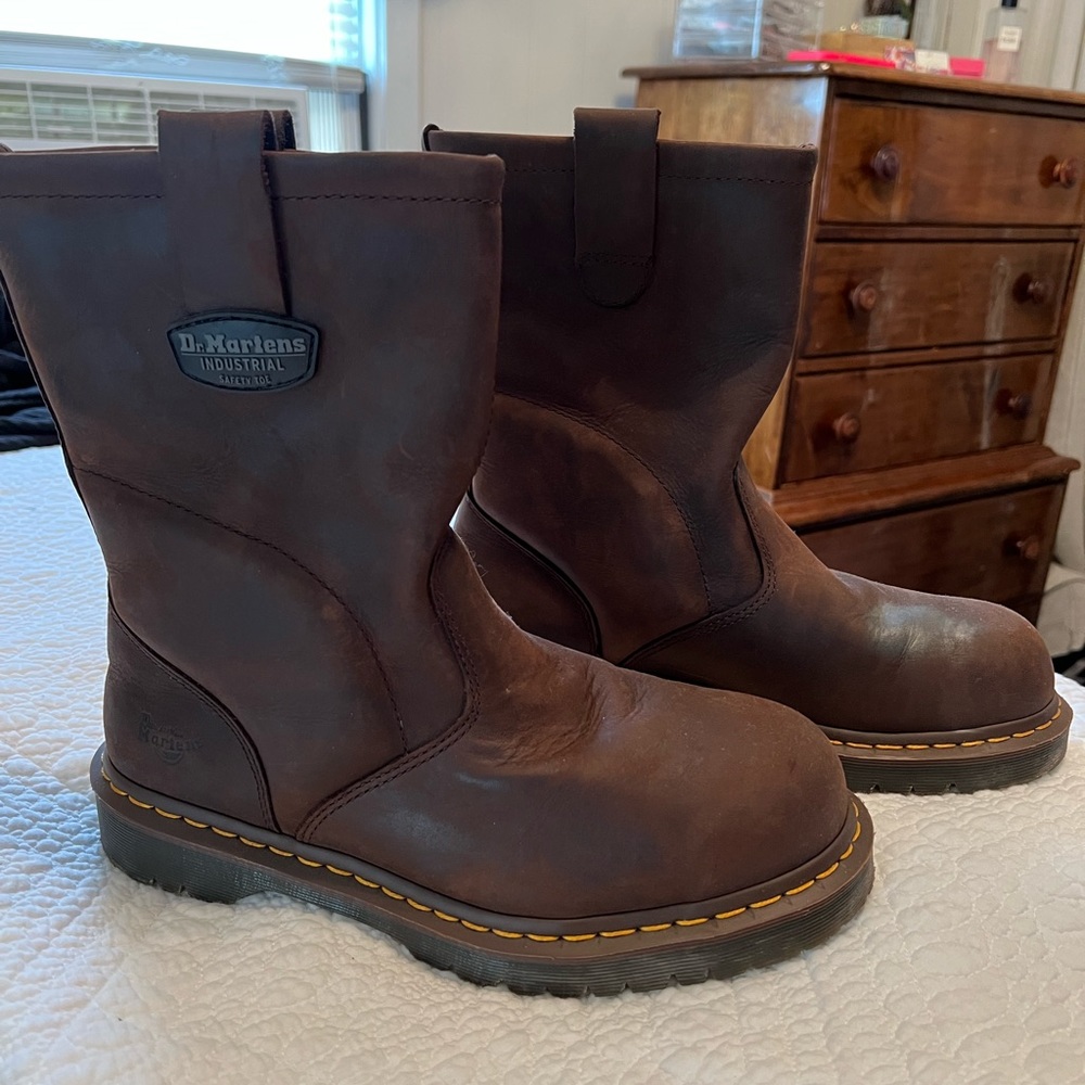 Dr Martens Wellington steel toe work boots for men. Only worn one time .